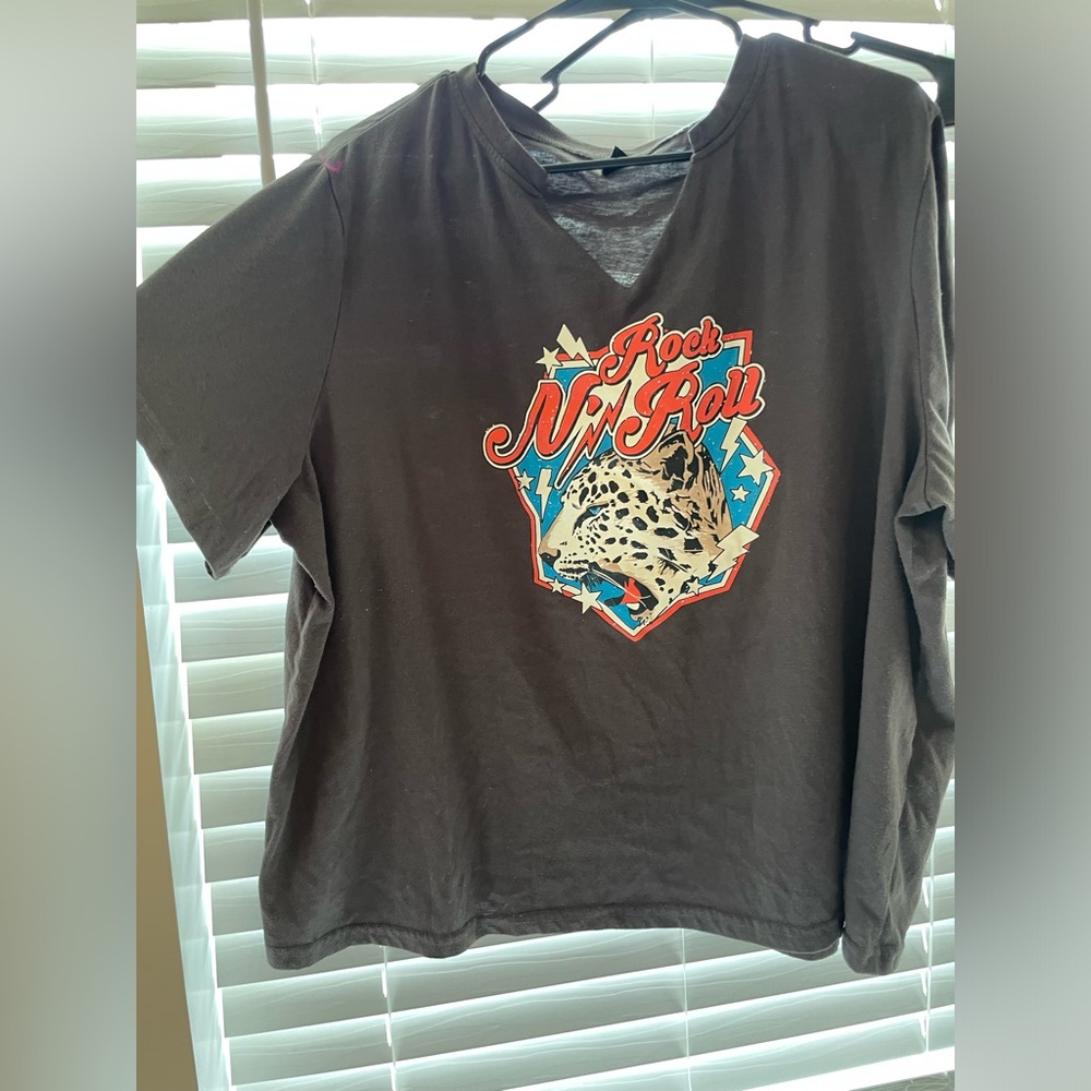 Cropped graphic rock n’ roll tshirt
